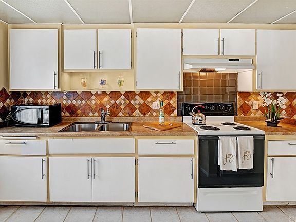 2nd image of 512 Evergreen St Unit 308