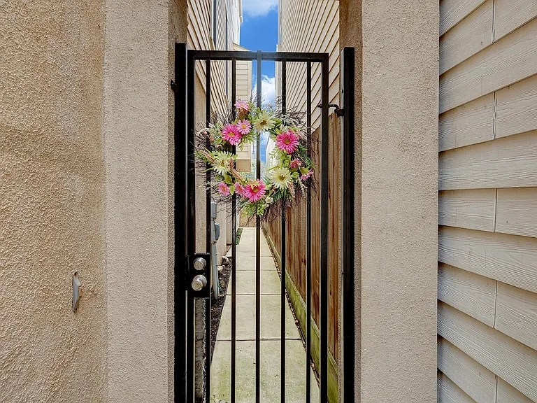 5217 Lillian St — Photo 5