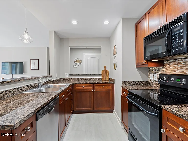 955 Registry Blvd — Photo 10