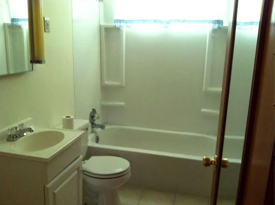 2nd image of 1009 N Dennis Ave