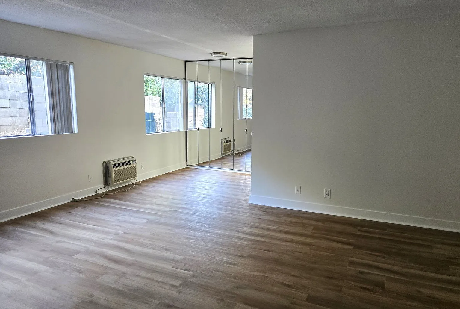 1 bed, 1.0 bath, 750 sqft, $2,045 — Photo 2
