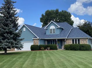 N1364 Highgreen Dr, Greenville, WI 54942