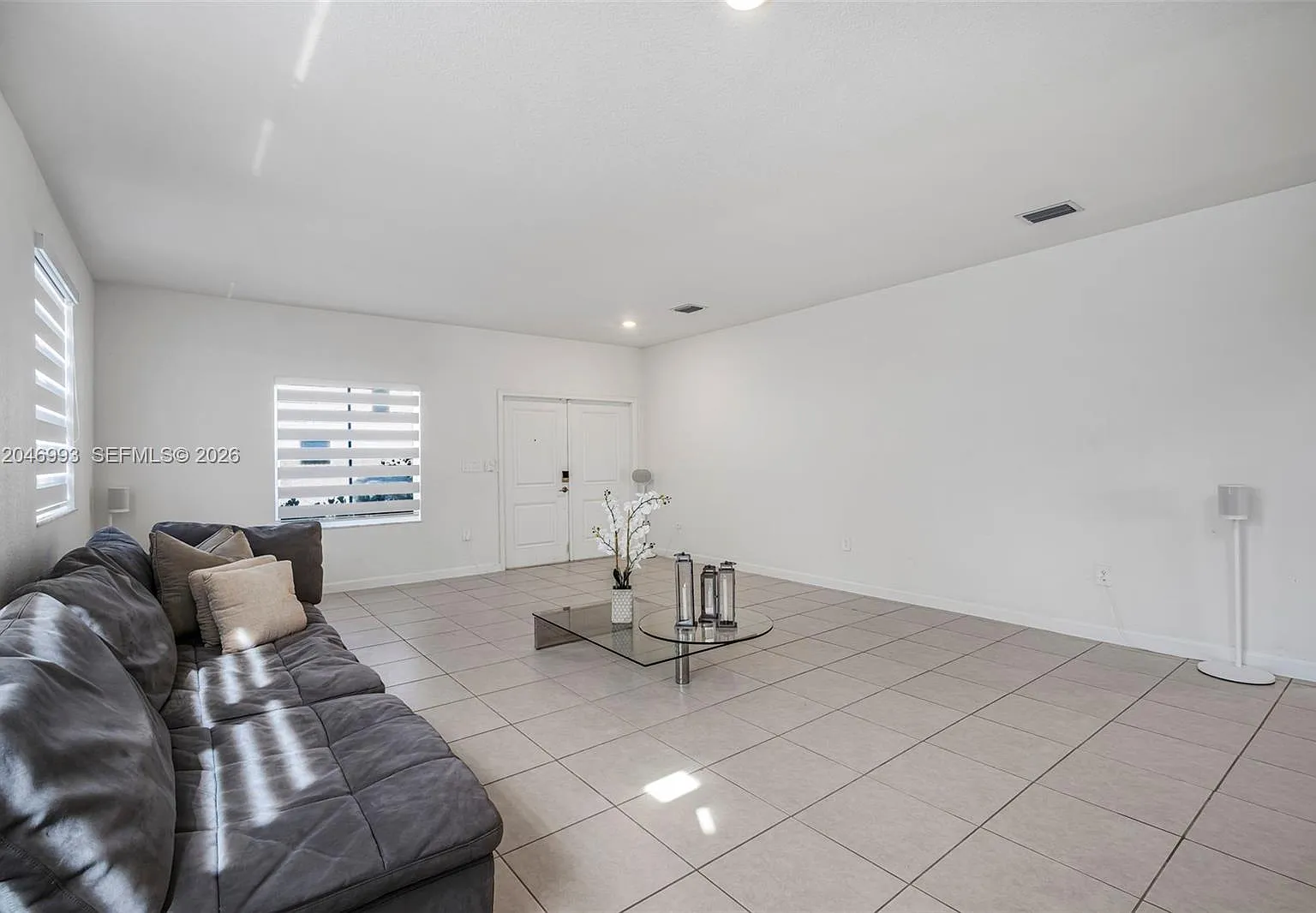 5 bed, 3.5 bath, 3349 sqft, $5,700 — Photo 3