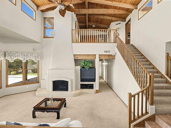 3rd image of 1645 W El Paseo Real