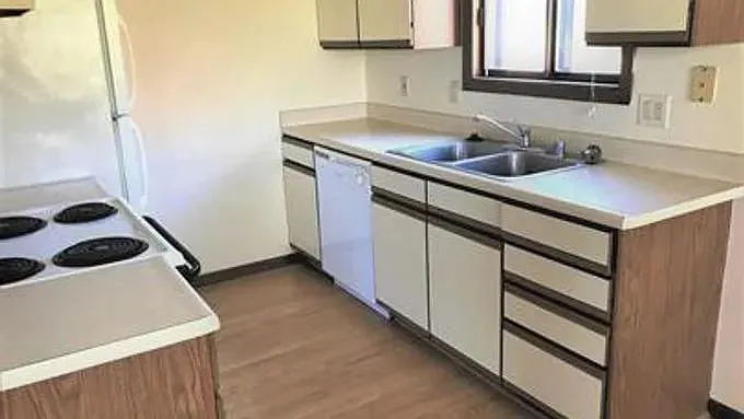 2 bed, 900 sqft, $1,695 — Photo 2