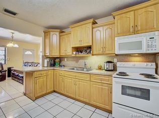 22 E 58th St, Hialeah, FL 33013