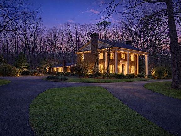2nd image of 195 Horseshoe Cir