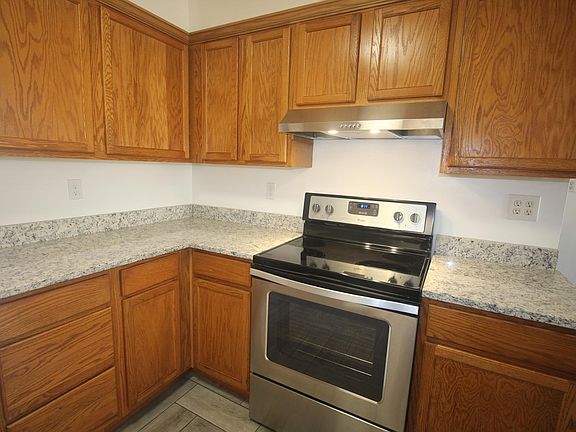 4th image of 2417 Newton St