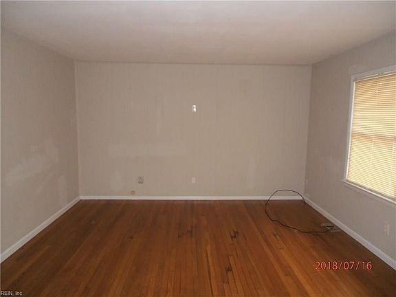5th image of 282 Malden Ln