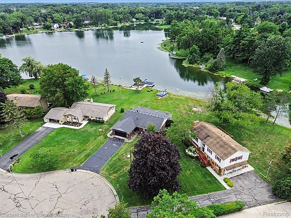 3rd image of 5134 Red Fox Dr