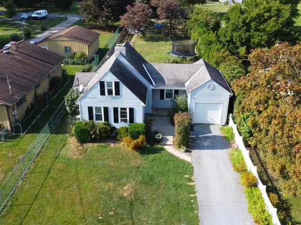 243 Memorial Blvd, Newmanstown, PA 17073