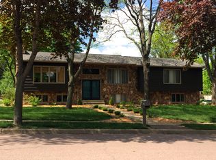 2208 E Edgewood Rd, Sioux Falls, SD 57103