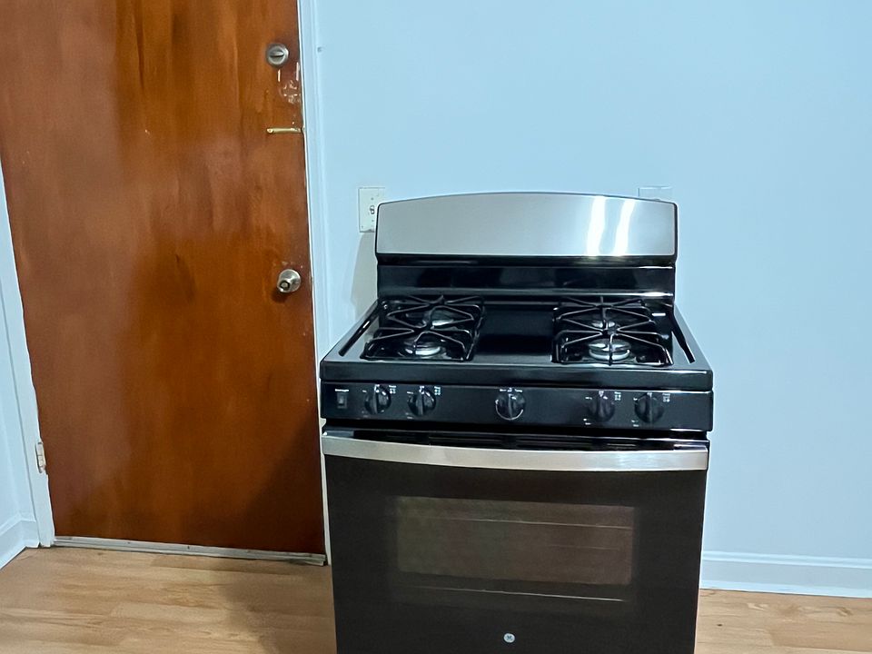 NEW gas stove/oven