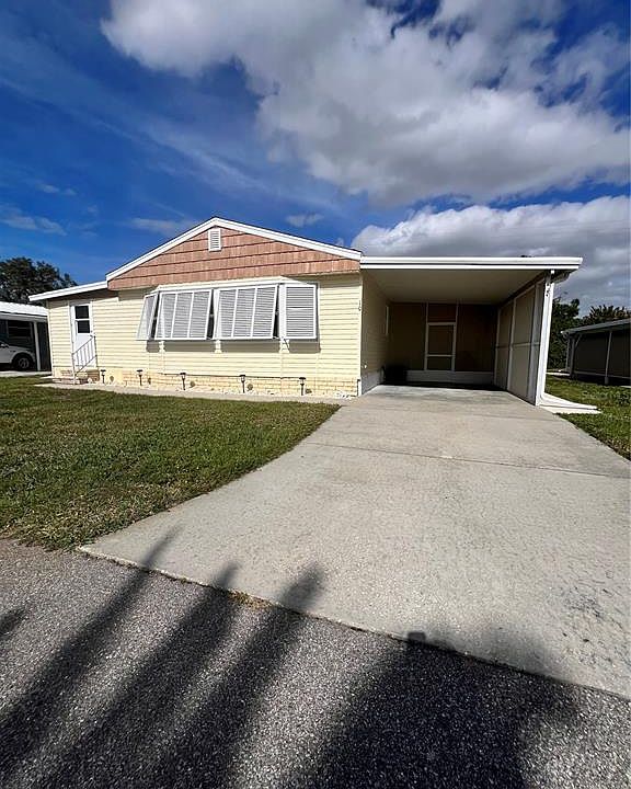 1st image of 10 Castle Dr