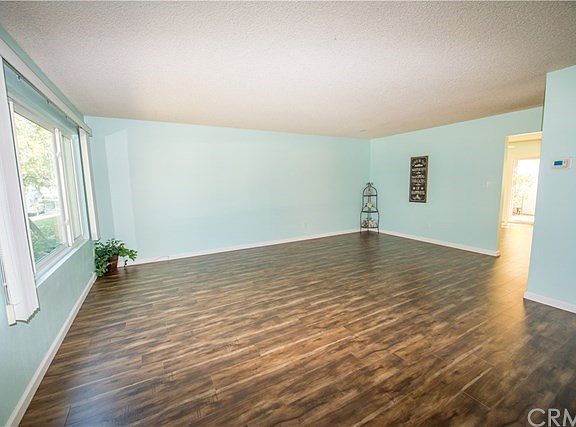 5th image of 9866 Karmont Ave