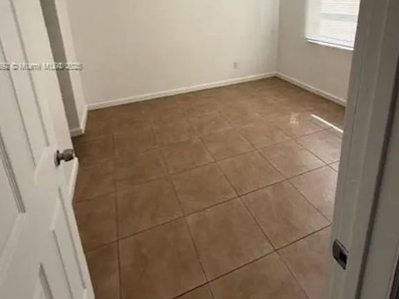 3rd image of 2554 NW 14th St APT 1