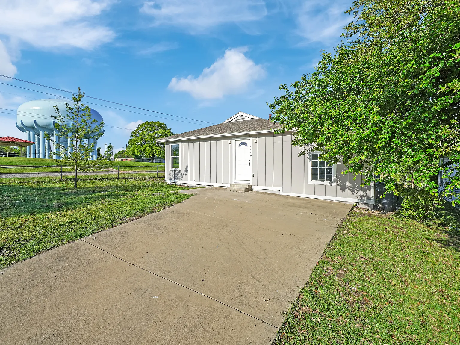 4 bed, 1476 sqft, $1,999 — Photo 2