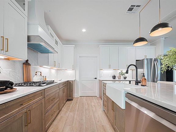 3rd image of 1001 New Salem Dr