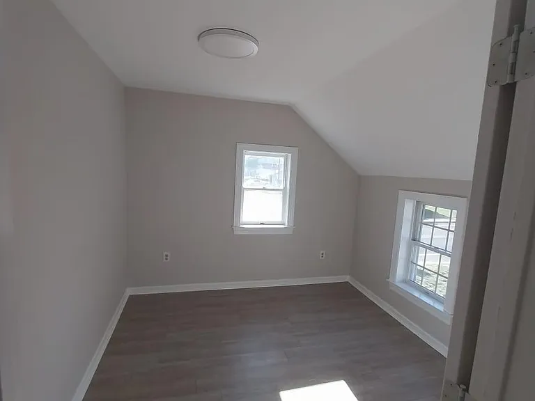 18 Magnolia Ave — Photo 9
