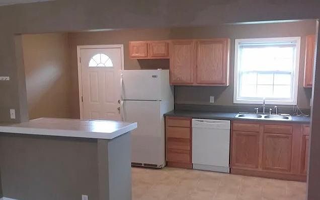 2nd image of 407 E Lincoln St #3
