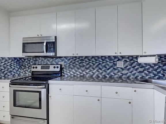 3rd image of 1100 NE 191st St #47