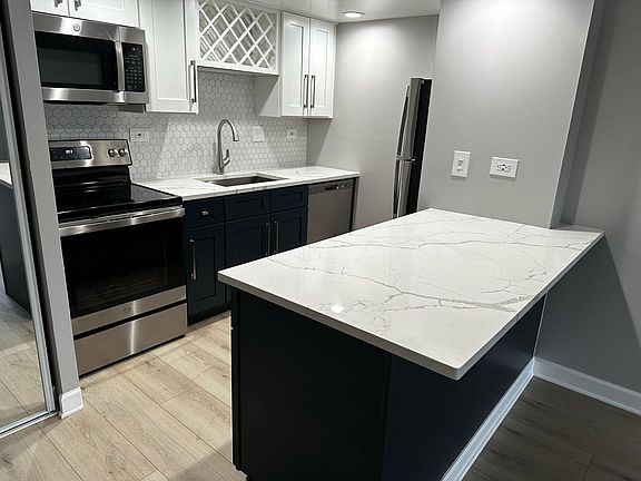 2nd image of 1100 Grove Ave #8