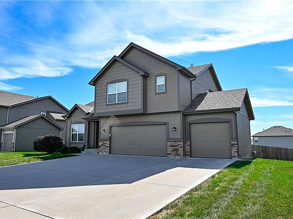 2nd image of 915 Coyote Dr