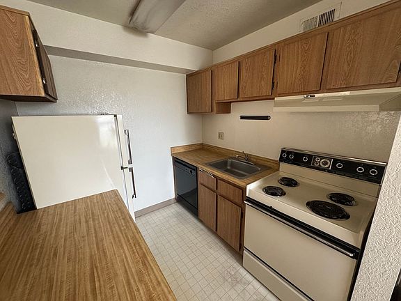 5th image of 3501-3525 E 3rd St #207