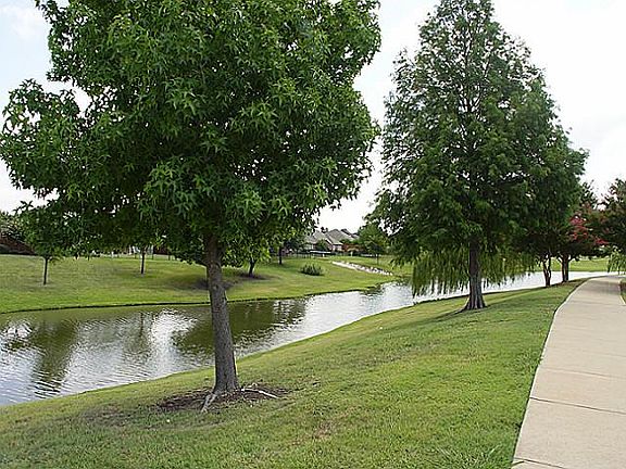 3rd image of 10711 Sweetwater Dr