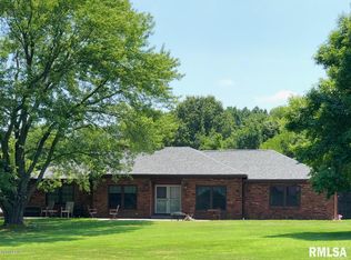 3792 Country Club Rd, Carbondale, IL 62901