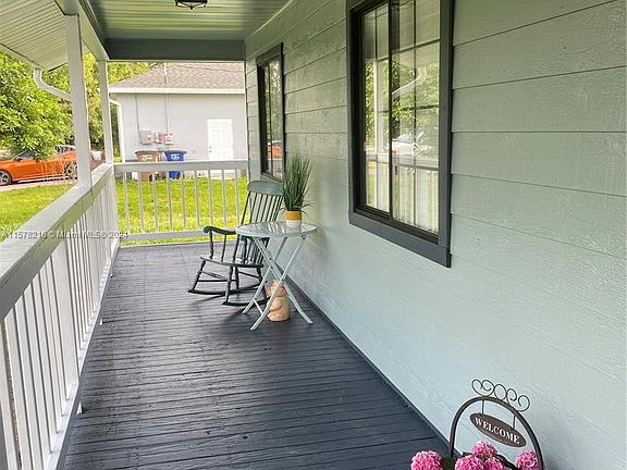 2nd image of 1415 Poinsettia Ave