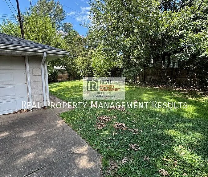 759 S Saint James Blvd — Photo 12