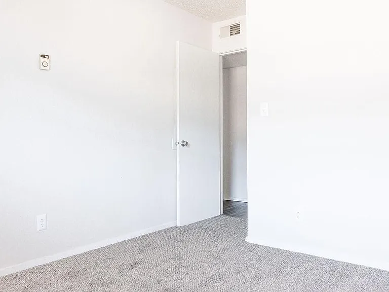 611 SW Bishop Rd #2 — Photo 8