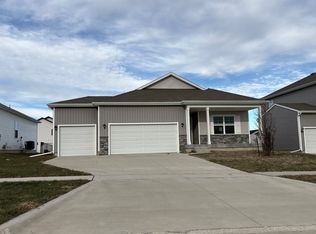 10441 Powell Ave, Johnston, IA 50131