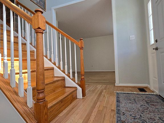 5th image of 6 Mary Ella Ct