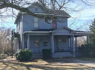 135 W Lebanon St, Mount Airy, NC 27030