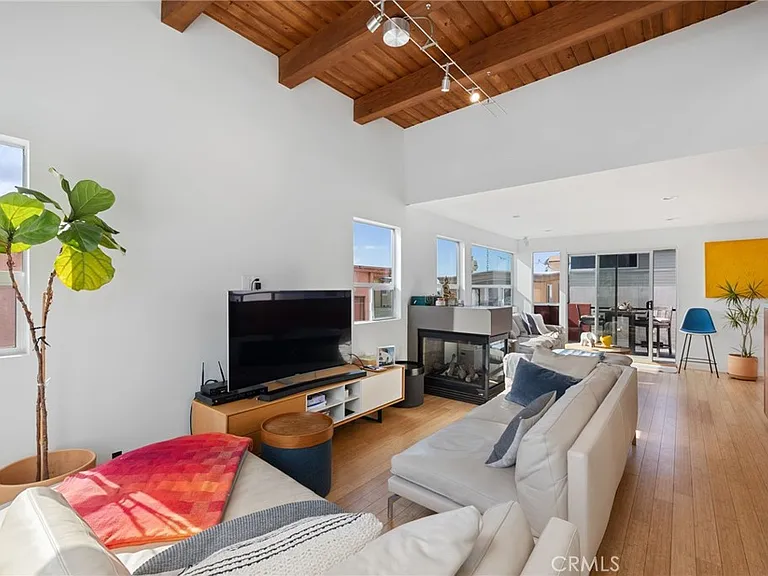701 Loma Dr — Photo 9