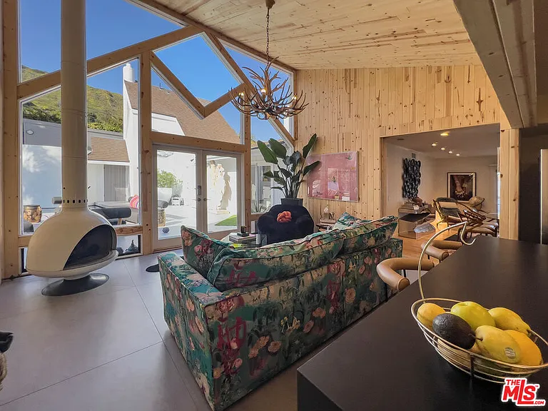 20521 Roca Chica Dr — Photo 18