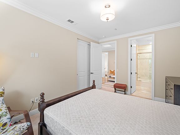 4th image of 853 W Huntington Dr #B