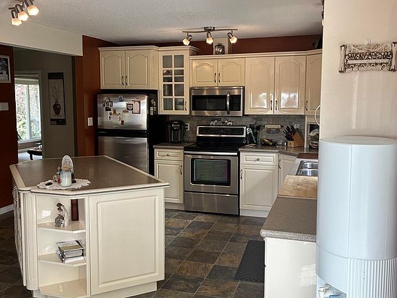 3rd image of 25055 Township Road 492