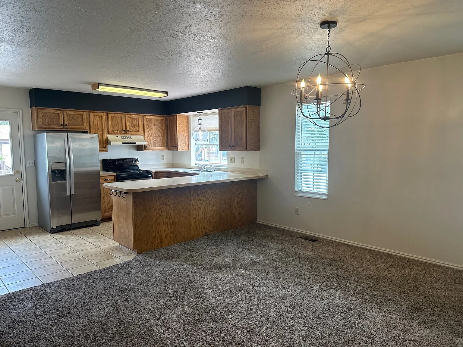 5 bed, 2580 sqft, $2,500 — Photo 4