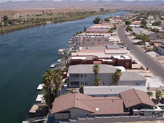 3rd image of 727 Riverfront Dr