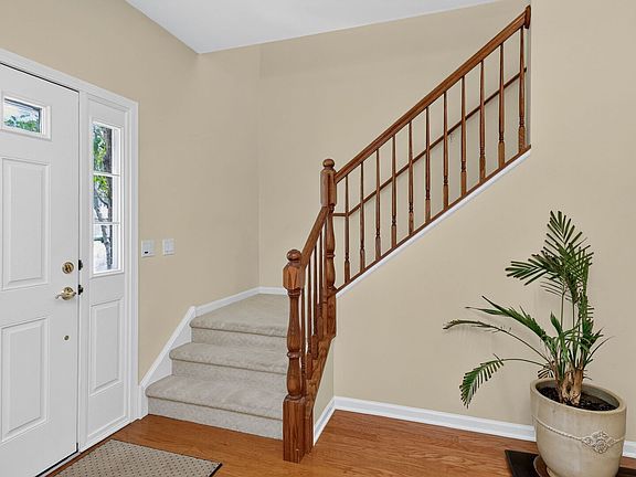 3rd image of 611 Dunhill Ln