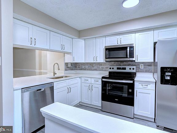 3rd image of 5953 Rowanberry Dr #8B