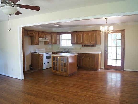 2nd image of 10001 Louis Dr SE