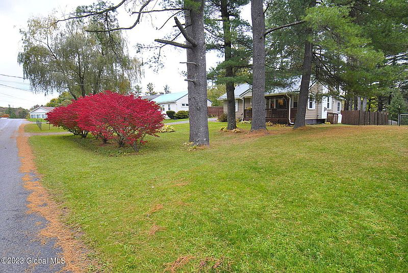 5th image of 14 Pine Knoll Lane