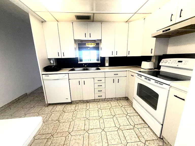 2901 Victoria Cir #H4 — Photo 7