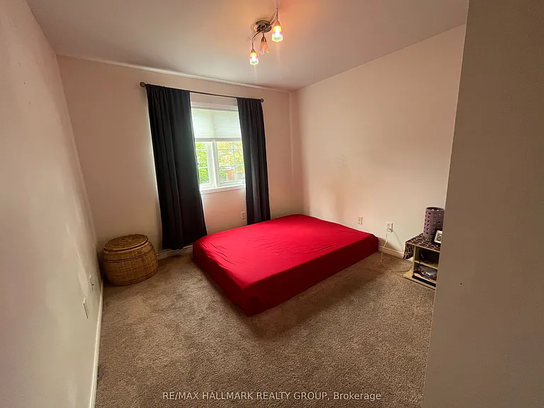 827 Como Cres — Photo 12