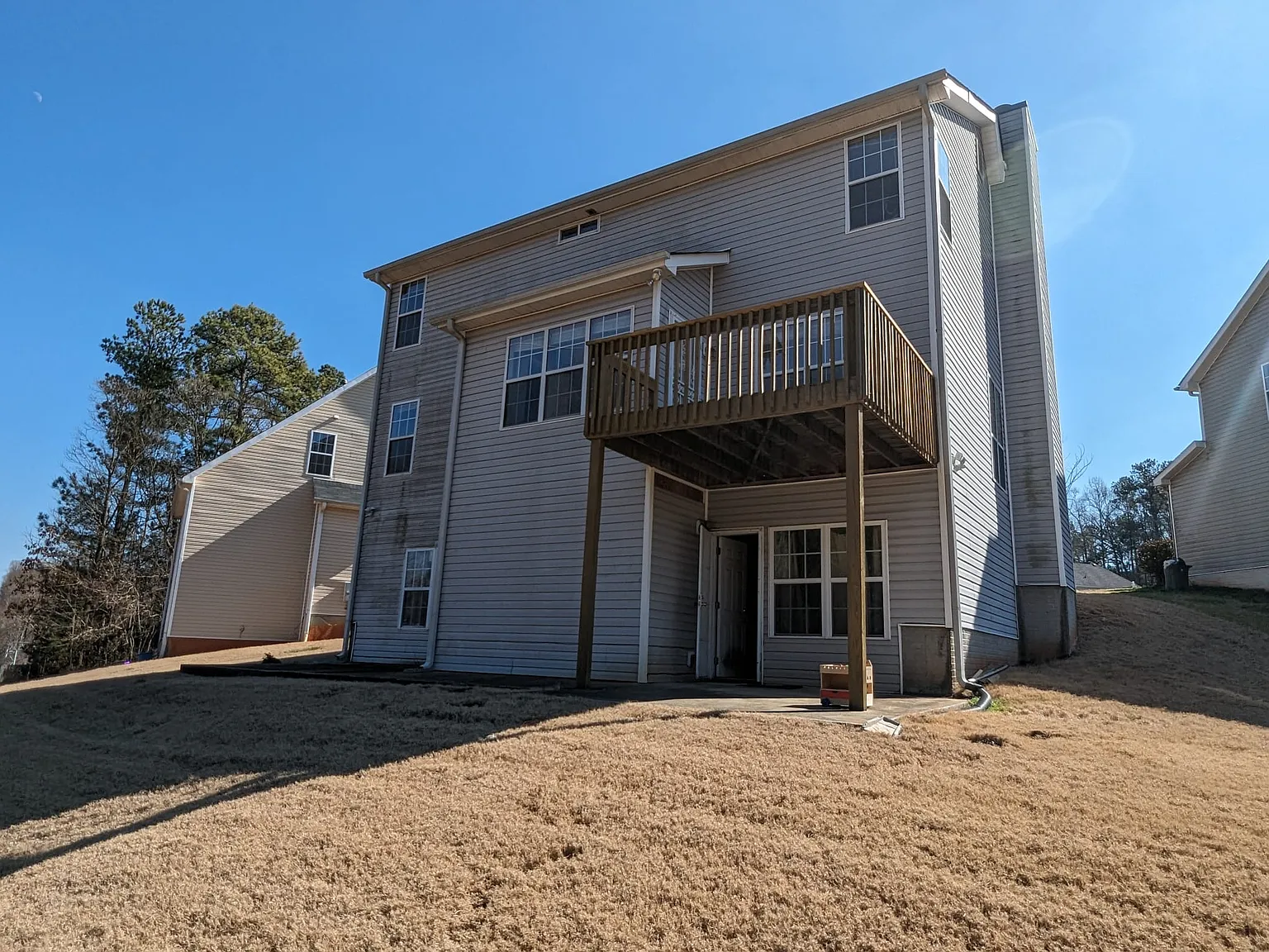 5 bed, 3.5 bath, 2649 sqft, $2,600 — Photo 2