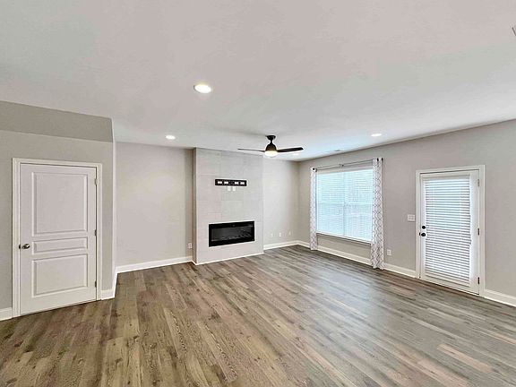 5th image of 225 Stone Park Dr